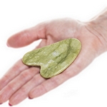 1 Gua Sha en Pierre de Jade Vert + Housse