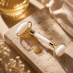 1 Masseur Visage en Pierre de Jade - Blanc + Housse
